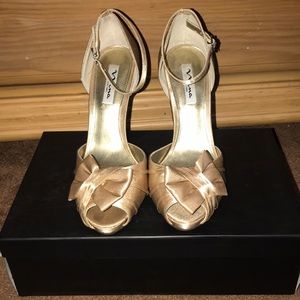 Step out with elegance!